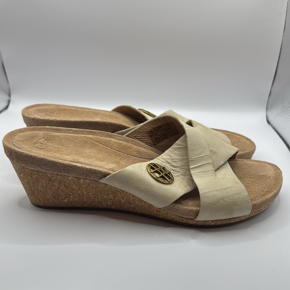 NWOB UGG Women's Lyra Wedge Sandal Size 8 - Picture 12 of 14